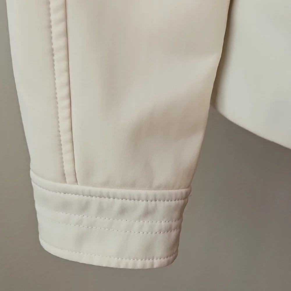 The North Face Women's Cream Zipper Medium Jacket - Picture 3 of 16